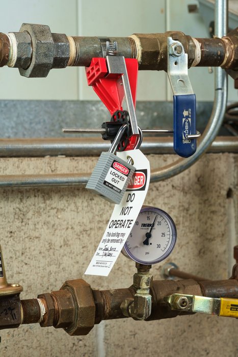 Kontrollera säkerhetsriskerna vid underhåll med beprövad rutin för processbrytning/låsning